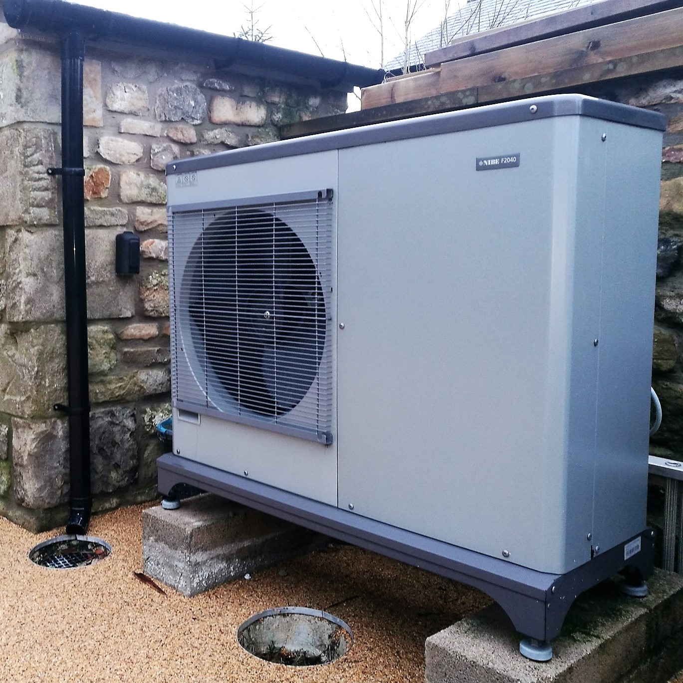 air-source-heat-pump-for-north-yorkshire-barn-conversion-fervofervo